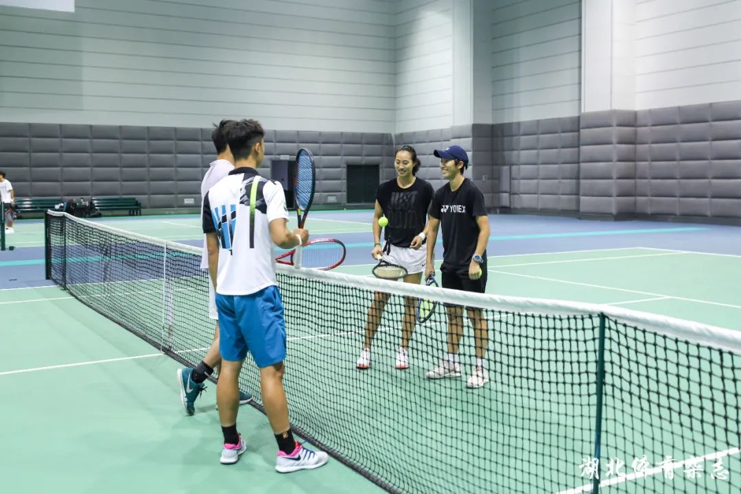 他的一记头 他的一记头